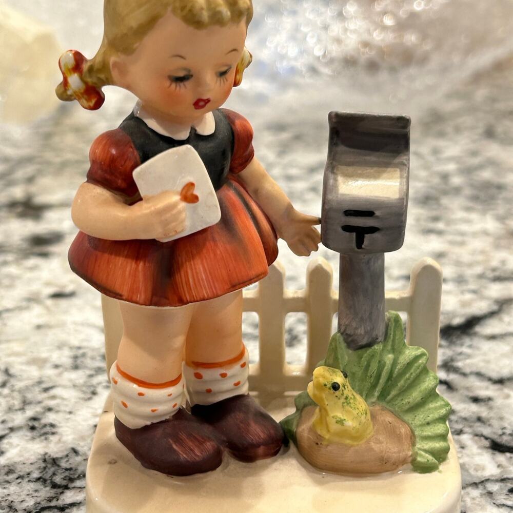 Katayama girl at mailbox figure